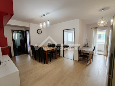 Apartament cu 3 camere, 2 dormitoare, 2 balcoane, parcare,Str.Florilor