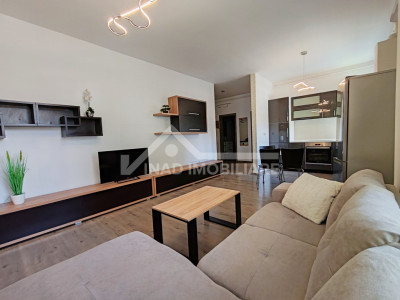 Apartament cu 3 camere modern, terasa 30mp,  parcare, Str. Ploiesti