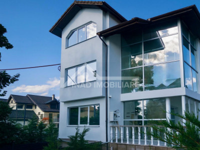 Casă de închiriat, Strada Republicii,  D+P+2E, curte proprie de 550 mp