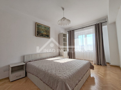 Apartament cu 3 camere, 80 mp, 2 bai, zona Centrala (Piata Cipariu)