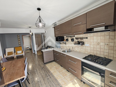 Apartament cu 2 camere+nisa de dormit, balcon, parcare, Str.Florilor